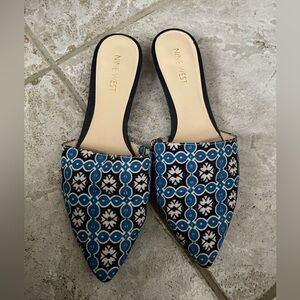 Blue/white mules
